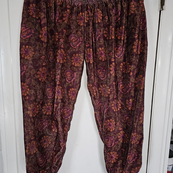 Fp One Pants - Free People One Boho Velvet Floral Pants. Size Med